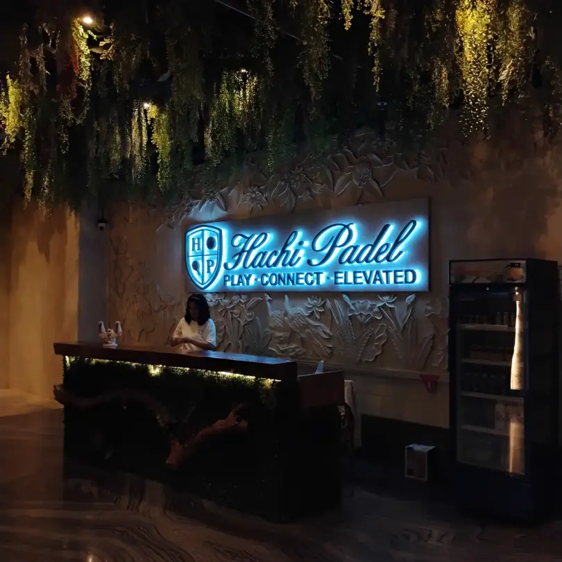 Glowing Hachi Padel sign